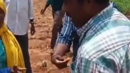 ಹುಣಸೂರು: ತೊಂಡಾಳು ಗ್ರಾಮದಲ್ಲಿ ಬೋರ್‌ವೆಲ್ ಪೈಪ್ ಅಳವಡಿಸುವ ವಿಚಾರಕ್ಕೆ ಮಹಿಳೆ ಮೇಲೆ ಮಚ್ಚಿನಿಂದ ಹಲ್ಲೆ, ನಾಲ್ವರ ವಿರುದ್ಧ ಪ್ರಕರಣ ದಾಖಲು