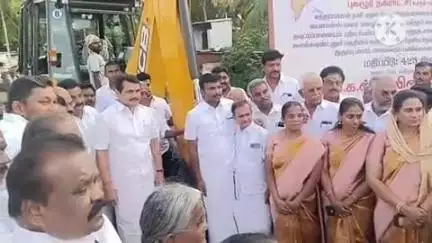 கடவூர்: புகலூர் நகராட்சியில் 5.57 கோடி மதிப்பீட்டில் பல்வேறு திட்ட பணிகளை அமைச்சர் திறந்து வைத்தார்