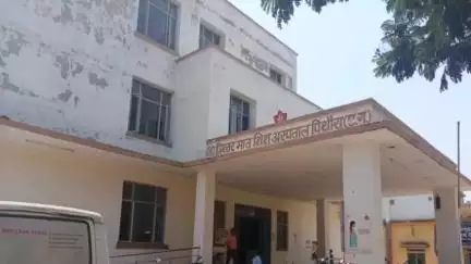 पिथौरा सामुदायिक स्वास्थ्य केंद्र में बंद पड़ी है सीबीसी मशीन...मरीजों की जेब पर पड़ रहा है असर