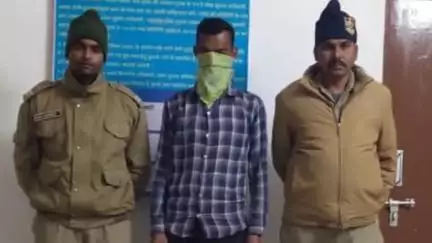 गंगोलीहाट: नाकोट में 2 पेटी अवैध शराब के साथ एक व्यक्ति को किया गया गिरफ्तार