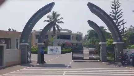 பந்தலூர்: நீலகிரி கலை மற்றும் அறிவியல் கல்லூரியின் 9ஆம் ஆண்டு பட்டமளிப்பு விழா