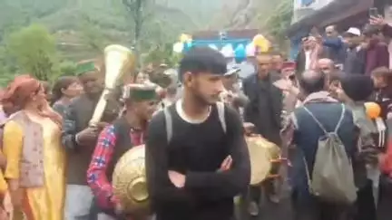 कुपवी: हनुमान जयंती के अवसर पर कुपवी में क्षेत्र के लोगों ने किया झांकी का आयोजन, बढ़-चढ़कर लिया भाग