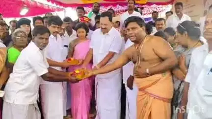 ஆற்காடு: வேப்பூர் பகுதியில் ஆற்காடு புறவழி சாலை அமைக்கும் பணிக்கு அமைச்சர் அடிக்கல் நாட்டினார்