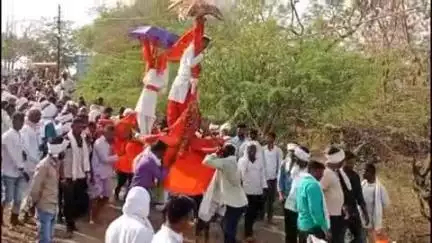 बिलोली: बिलोली तालुक्यातील डोणगाव येथे काठ्या कावड यात्रेला सुरुवात जंग मोठा पासून ते महादेव मंदिरापर्यंत मिरवणूक काढण्यात आली