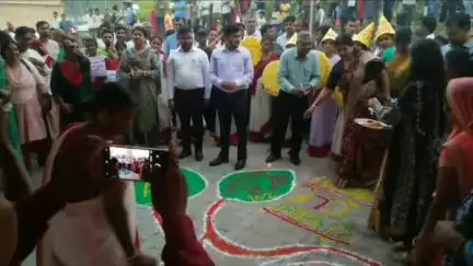 बोचहां: मझौलिया गांव में एईएस को लेकर डीएम ने संध्या चौपाल का आयोजन किया, बचाव के बारे में दी जानकारी
