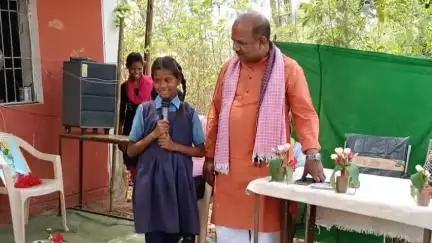 पुसेवाड़ा प्राथमिक शाला में आयोजित विदाई समारोह में विधायक इन्द्रशाह मंडावी हुए शामिल