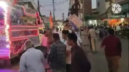 जीरन: जीरन में हनुमान जयंती पर निकला चल समारोह, मुस्लिम समुदाय ने पुष्प वर्षा कर किया स्वागत