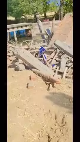 Toli Mein Baba sahab ki Murti ko