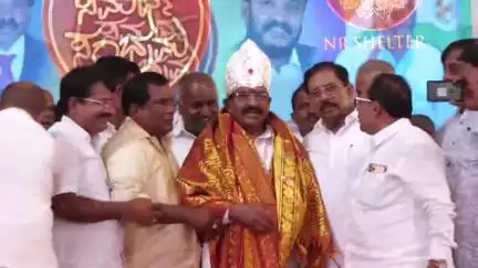 ತಿಪಟೂರು: ಸಚಿವ ಸಂಪುಟ ಪುನಾರಚನೆ ಸುಳಿವಿನ ಬೆನ್ನಲ್ಲೇ ಪಟ್ಟಣದಲ್ಲಿ  ಶಾಸಕ ಕೆ. ಷಡಕ್ಷರಿ ಶಕ್ತಿಪ್ರದರ್ಶನ
