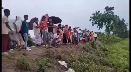 সৰ্থেবাৰী: বেলবাৰী পথত পথ দুৰ্ঘটনা, ডাম্পাৰ, ট্ৰেক্টৰৰ অনিয়ন্ত্ৰিত চলাচলৰ বাবে দুৰ্ঘটনা বৃদ্ধি হোৱা বুলি ৰাইজৰ মন্তব্য