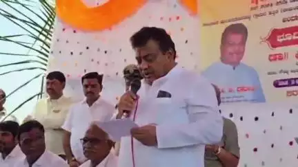 ತಿಕೋಟಾ: ಮಲಕನದೇವರಹಟ್ಟಿ ಗ್ರಾಮದಲ್ಲಿ ಜಿನುಗುಕೆರೆ ಕಾಮಗಾರಿ ಭೂಮಿ ಪೂಜೆ ಮಾಡಿದ ಸಚಿವ ಎಂ ಬಿ ಪಾಟೀಲ್