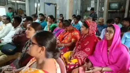 পিংলা: জলচকে ভোটার কার্ড সংক্রান্ত বিষয়ে দলীয় কর্মীদের সঙ্গে বৈঠক করলেন পিংলা ব্লক তৃণমূল সভাপতি