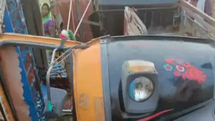 बेरो: बेड़ो थाना क्षेत्र में दिघीया गांव के पास ऑटो और बाइक की टक्कर, बाइक सवार की मौत, दो घायल