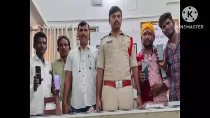 కొండమల్లేపల్లి: పదిమంది పోగొట్టుకున్న సెల్ ఫోన్లు రికవరీ చేసి అందజేసిన ఎస్ఐ రామ్మూర్తి