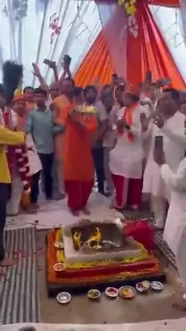 पूजा में हुआ अलौकिक चमत्कार पंडित जी ने किया आरती का थाल पूरा उल्टा भक्त हुए दंग, #ब्रेकिंग #वायरल #बालाजी#न्यूज
