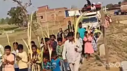 डंडा: गढ़वा जिले के विभिन्न प्रखंडों में ईसाई समुदाय ने मनाया खजूर पर्व, निकाली गई शोभायात्रा