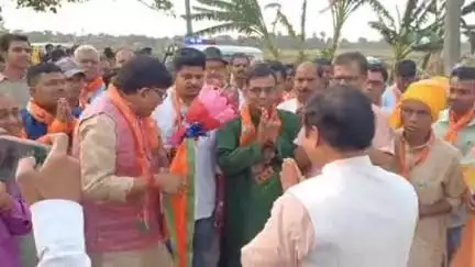 इसुआपुर: डोईला गांव में सक्रिय कार्यकर्ता सम्मेलन, बिहार सरकार के मंत्री ने किया संबोधन