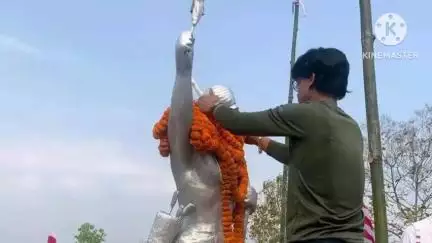 सोनाहातु: भेलवाटुंगरी बिरसा चौक में भगवान बिरसा के मूर्ति स्थापना कार्यक्रम में विधायक ने किया मालाअर्पण