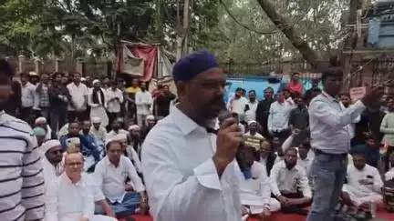 राँची। वक़्फ़ संशोधन बिल 2025 के खिलाफ आमया संगठन का राजभवन के समीप महाधरना के माध्यम से विरोध प्रदर्शन।