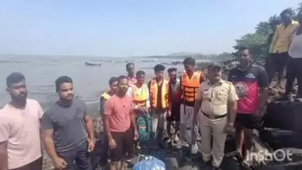 उरण: उरण-पिरवाडी समुद्रात चार तरुण अडकल्याची थरारक घटना; सागर रक्षक दलाचे जीवघेणे बचावकार्य