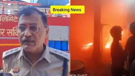 फिरोजाबाद: गिलास फैक्टरी में भट्टी लीक होने से लगी भीषण आग, फायर ब्रिगेड ने पाया काब।
#firenews #viral