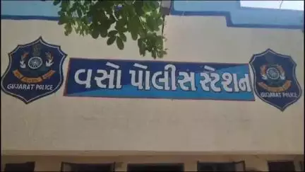વસો: પીચ રોડ પર રીક્ષા અને બાઈક વચ્ચે અકસ્માતમાં યુવક ઈજાગ્રસ્ત થયો.