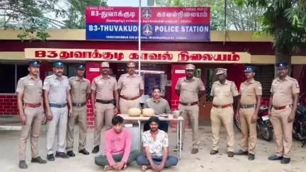 திருவெறும்பூர்: தேசிய தொழில்நுட்ப கல்லூரி அருகே இருசக்கர வாகனத்தில் கஞ்சா கடத்தி வந்த நபர்கள் கைது