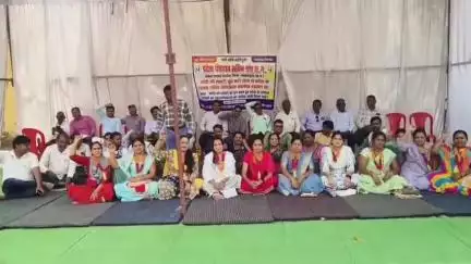 पिथौरा: पिथौरा में पंचायत सचिव संघ शासकीय कारण की मांग को लेकर अब भी हड़ताल पर, भूख हड़ताल भी कर रहे हैं
