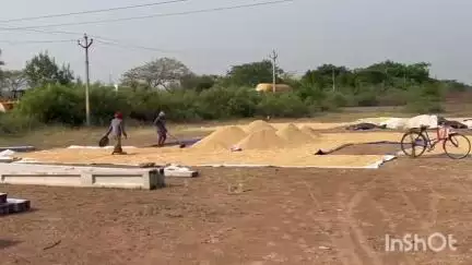 చిగురుమామిడి: మండలంలోని 21 గ్రామాలలో వరి ధాన్యం కొనుగోలు కేంద్రాలు ప్రారంభం: తహశీల్దార్ రమేష్