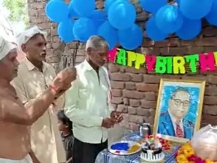 Ambedkar jayanti 134 years manate huye saharana gaon me sabhi gaon basiyo ke sath jabtak suraj Chad rahega baba Tera nam