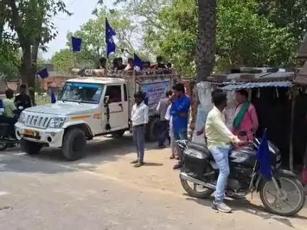 मसरख ; दुरगैली से डॉक्टर भीमराव अंबेडकर जी के रैली लेकर निकले तमाम ग्राम वासी | आज डुमर्सन गोलंबर पर तमाम अंबेडकरवादी का