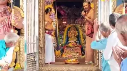 புவனகிரி: தமிழ் புத்தாண்டை முன்னிட்டு ஸ்ரீ அங்காள பரமேஸ்வரி அம்மன் ஆலயத்தில், சாக்லேட் அலங்காரத்தில் அம்மன் காட்சியளித்தார்