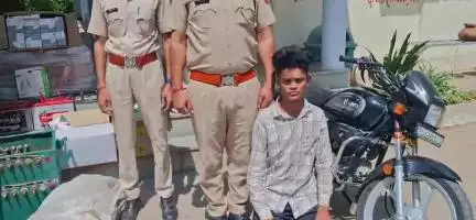 नांगल राजावतान थाना पुलिस की बड़ी कार्यवाही।
पुलिस अधीक्षक दौसा #श्री_सागर_राणा_आईपीएस के निर्देशन में चोरी करने वाले गिरोह का किया पर्दाफाश, आरोपी अनिल व मनीष को बाइक्स समेत किया गिरफ्तार, करीब 5 लाख रुपए की बरामदगी की।
#DausaPolice