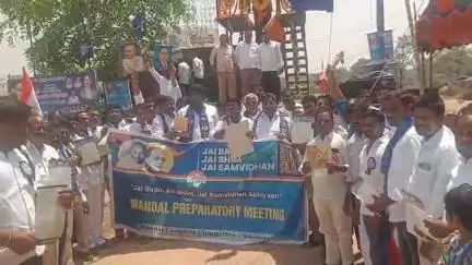 బీబీ నగర్: బీబీ నగర్ లో కాంగ్రెస్ పార్టీ మండల కమిటీ ఆధ్వర్యంలో జై బాపు ,జై భీమ్, జై సంవిధాన్ ర్యాలీ