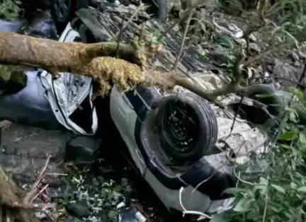 तकलेच: तकलेच में वाहन दुर्घटना का मामला सामने आया, गाड़ी में सवार 2 लोग हुए घायल, पुलिस ने शुरू की आगामी कार्रवाई