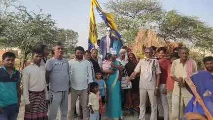 बाबा साहब लड़े थे गोरों से हम लड़ेंगे चोरों से 
राजू यादव प्रत्याशी जिला पंचायत सदस्य वार्ड संख्या 30 मैनपुरी को सपोर्ट