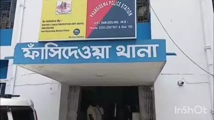 ফাঁসিদেওয়া: ওয়াকফ বিল নিয়ে শিলিগুড়িতে অশান্তি এড়াতে ফাঁসীদেওয়া থানায় স্মারকলিপি প্রদান সনাতনী মহিলাদের