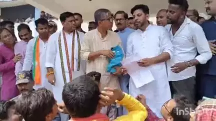কালিয়াচক ৩: মুর্শিদাবাদের ঘটনার প্রতিবাদে জেলায় জেলায় আন্দোলনে হবে, পারলালপুর হাই স্কুলে বললেন কেন্দ্রীয় প্রতিমন্ত্রী