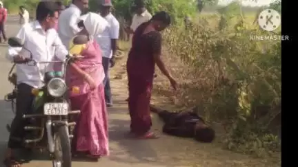 మరిపెడ: సోమ్లాతండ వద్ద రెండు ద్విచక్ర వాహనాలు ఎదురెదురుగా ఢీకొని ఇద్దరు వ్యక్తులకు తీవ్ర గాయాలు ఆస్పత్రికి తరలింపు