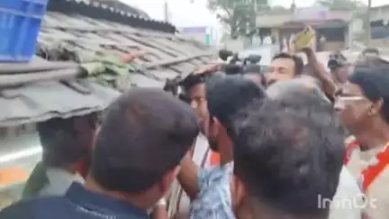কালিয়াচক ২: শুভেন্দুর পর এবার মালদহের মোথাবাড়ি গেলেন বিজেপির রাজ্য সভাপতি সুকান্ত মজুমদার