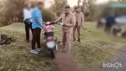 लमगड़ा: रेट्रो साइलेंसर लगाकर शोर मचा रहे बुलेट चालक पर लमगड़ा पुलिस ने की कार्रवाई, बुलेट को किया सीज
