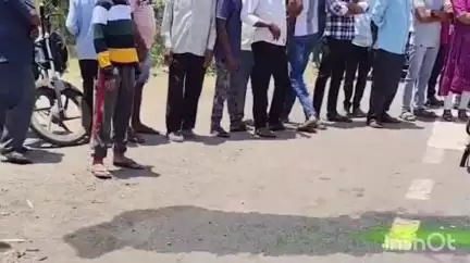 खानापूर विटा: विट्यातील कुंडल रस्त्यावर चार चाकी आणि दुचाकी च्या भीषण अपघातात दुचाकीस्वार गंभीर घटनेचा सीसीटीव्ही व्हायरल