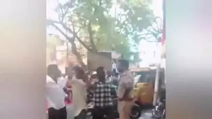 வேளச்சேரி: நெடுஞ்சாலையில் காவலரை தாக்கிய திமுகவினர் - வைரலாகும் வீடியோ #viral