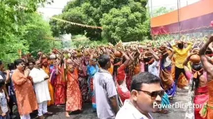 ମୋରଡା: କୁଜିଡ଼ିହି ଠାରେ ହନୁମାନ ଜୟନ୍ତୀ’ ପାଇଁ ଅନୁଷ୍ଠିତ ହେଉଥିବା କଳସ ଶୋଭାଯାତ୍ରାରେ ସାମିଲ ହେଲେ ମନ୍ତ୍ରୀ