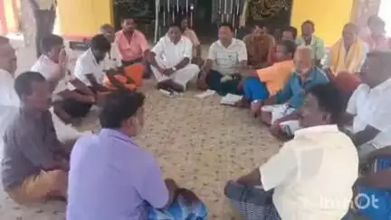 உசிலம்பட்டி: "வி பெருமாள்பட்டியில் பட்டாசு வெடிக்க போதை பொருட்கள் விற்பனை செய்ய தடை"- மீறினால் 10,000 அபராதம் கிராம மக்கள் தீர்மானம்
