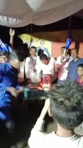 ग्राम -दोगी में माजपा सुप्रीमो सुरेन्द्र आर्या ने केक काटकर बाबा साहेब की जयंती मनाया।
