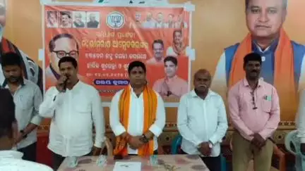 ଆଠଗଡ: ସମ୍ବିଧାନ ପ୍ରଣେତା ବାବାସାହେବଙ୍କ ଜନ୍ମ ଜୟନ୍ତୀ  ଆଠଗଡ଼ ବଜାର ନିକଟରେ ଥିବା ଦଳୀୟ କାର୍ଯ୍ୟାଳୟ ରେ ଅନୁଷ୍ଠିତ