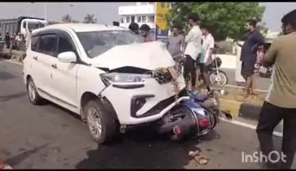 ஆலத்தூர்: இரூரில் திருச்சி -சென்னை தேசிய நெடுஞ்சாலையில் டிப்பர் லாரி, கார், மோட்டார் சைக்கிள் விபத்து 6 பேர் படுகாயம்.