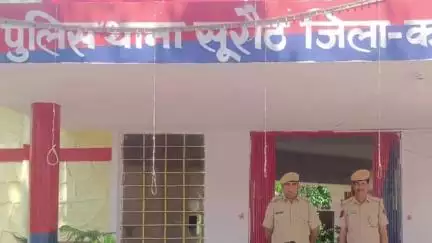 सूरौठ: सूरौठ पुलिस ने अवैध पत्थरों से भरी 2 ट्रैक्टर ट्रॉली कस्बे के अलग-अलग स्थानों से की ज़ब्त, 2 ट्रैक्टर चालक किए गिरफ्तार