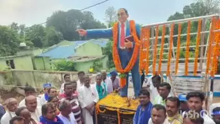 ଝରିଗାଁ: ଚନ୍ଦାହାଣ୍ଡିରେ ଆମ୍ବେଦକର ଙ୍କ ପୂର୍ଣ୍ଣାଙ୍ଗ ପ୍ରତିମୂର୍ତ୍ତି ଉନ୍ମୋଚନ